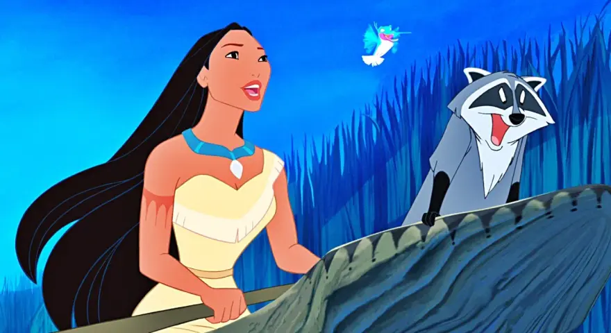 Pocahontas i jej przyjaciel Meeko w łodzi, jak w klasycznych bajkach Disneya. Kolorowy ptak lata nad nimi.