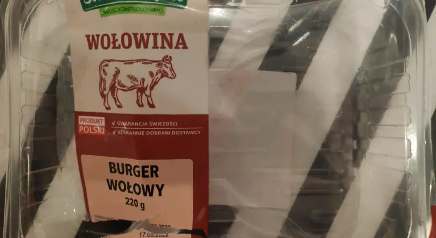 Ile kalorii ma burger wołowy? Sprawdź, co wpływa na kaloryczność