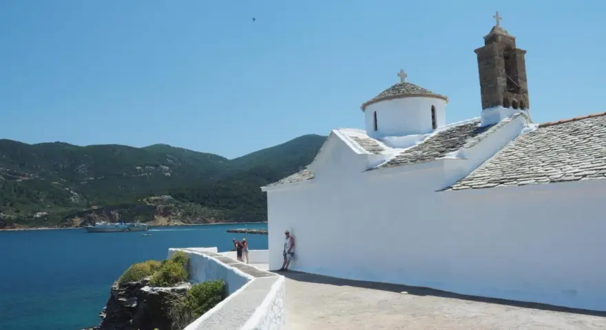 Na jakiej wyspie kręcono Mamma Mia? Odkryj tajemnice Skopelos