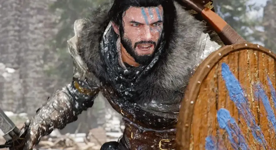 Guerrero con pintura facial azul y roja, escudo de madera y espada, listo para la batalla en un paisaje nevado, como en el **crimson desert denuvo**.