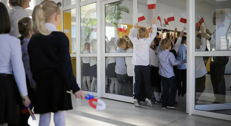 NNW szkolne: Obowiązkowe? Co kryje polisa? Wybierz mądrze!