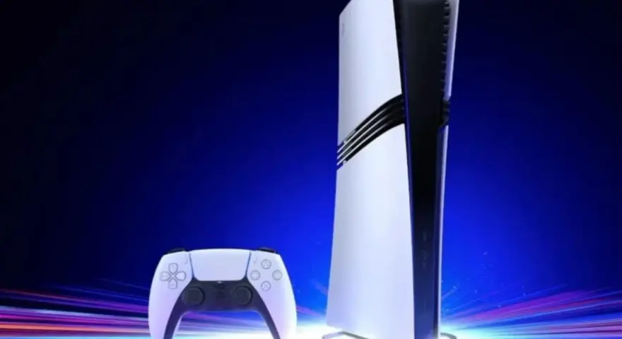 Consola PS5 y mando DualSense listos para los próximos juegos PS5. Fondo azul con luces de neón.