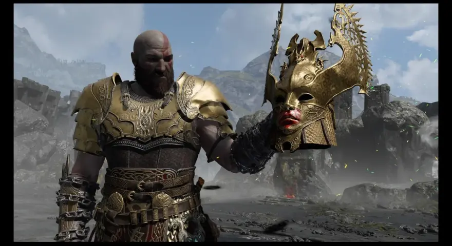 Kratos, el dios de la guerra, sostiene una máscara dorada de valquiria.