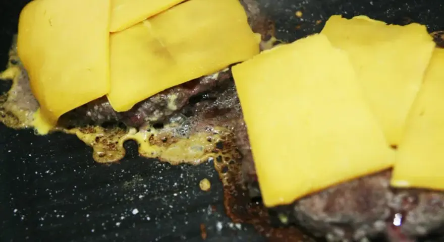 Jaki ser do burgera? Odkryj sekrety idealnej topliwości i smaku