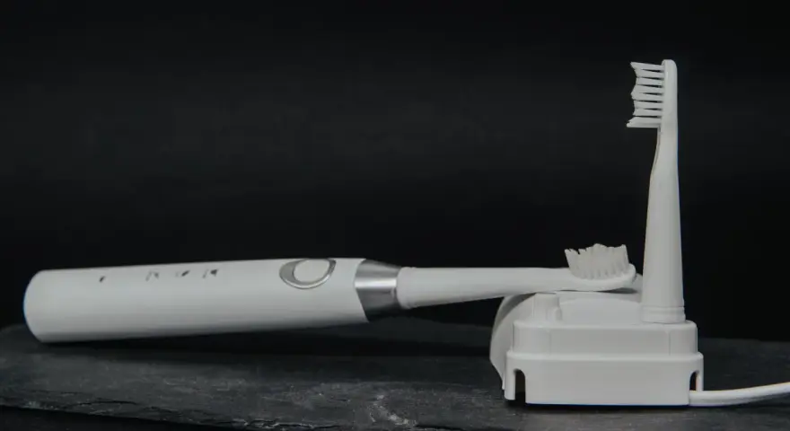 Soniczna czy 3D? Ekspert radzi, którą szczoteczkę wybrać!