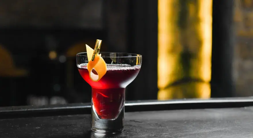Przepisy na drinki z whiskey: łatwe, klasyczne i zaskakujące