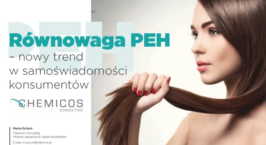 Kobieta z lśniącymi włosami, idealnymi do pielęgnacji włosów średnioporowatych. Równowaga PEH to nowy trend.