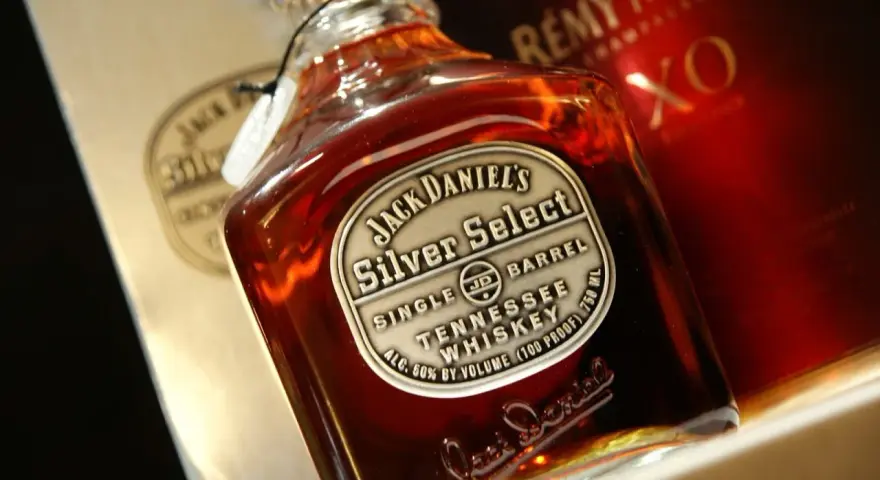 Butelka Jack Daniel's Silver Select Single Barrel Tennessee Whiskey. Wyjątkowy jack daniels smak, idealny na specjalne okazje.