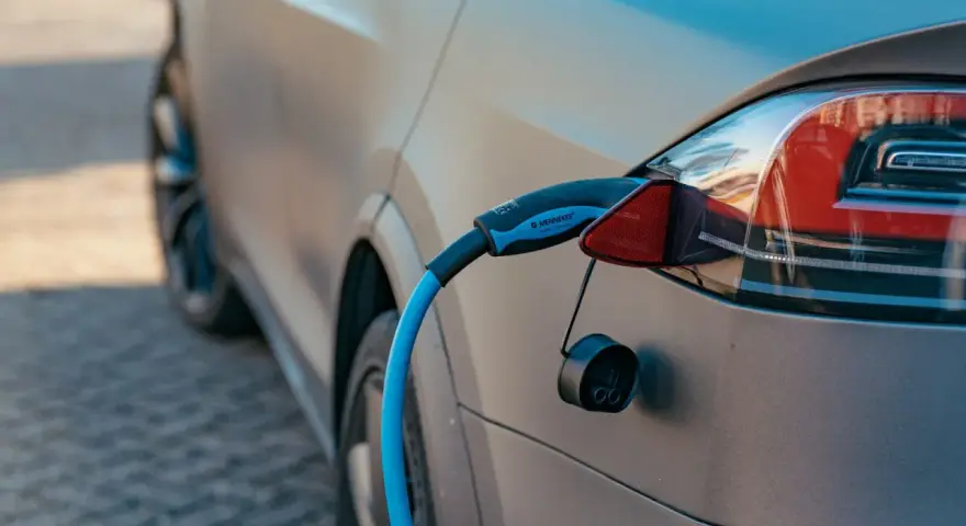 Samochód elektryczny czy warto? Odkryj prawdziwe koszty i oszczędności
