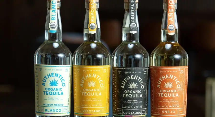 Tequila Silver czy Reposado do Margarity? Cztery butelki organicznej tequili: Blanco, Reposado, Cristalino i Añejo.