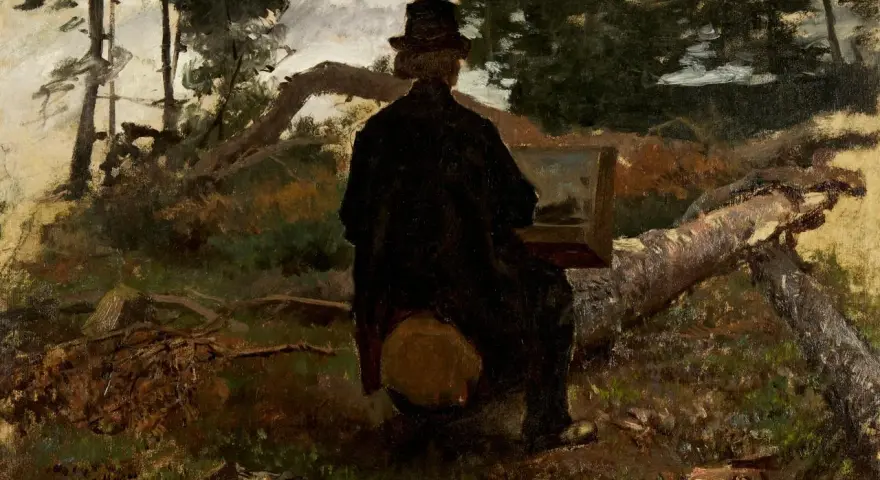Un peintre hollandais du 20ème siècle, chapeau sur la tête, peint en plein air, assis sur une souche au milieu d'une forêt.