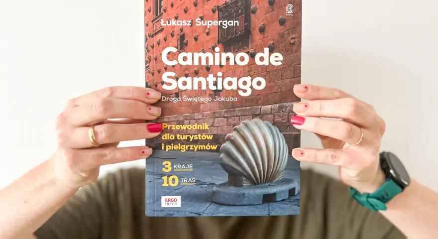 Przewodnik "Camino de Santiago. Droga Świętego Jakuba" Łukasza Supergana, opisujący szlak św jakuba z polski do hiszpanii.