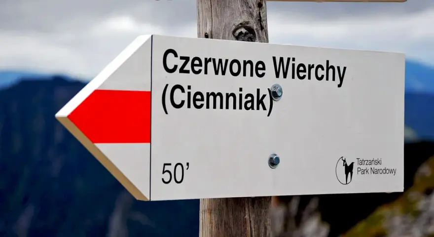 Kolor szlaku co oznacza? Odkryj znaczenie kolorów szlaków górskich