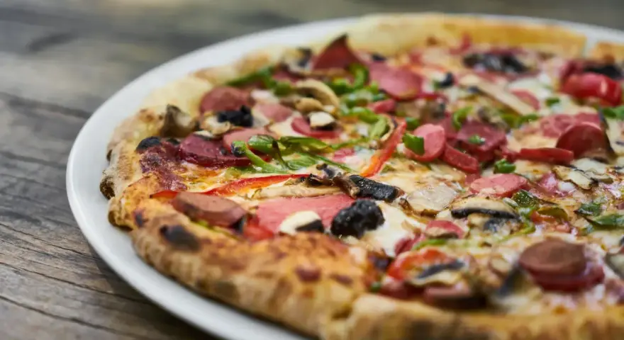 Kiedy jest Dzień Pizzy? Daty, promocje i ulubione smaki!