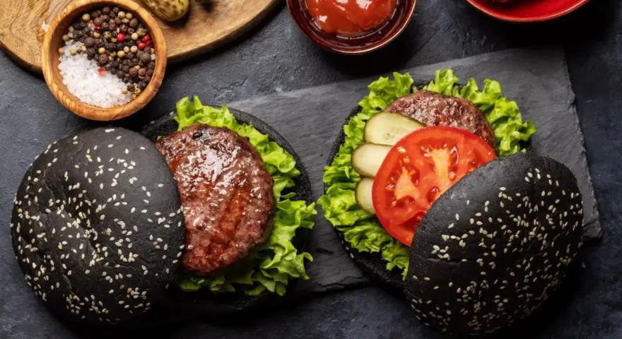Jak przyprawić mięso na burgery? Sekrety mistrza kuchni.