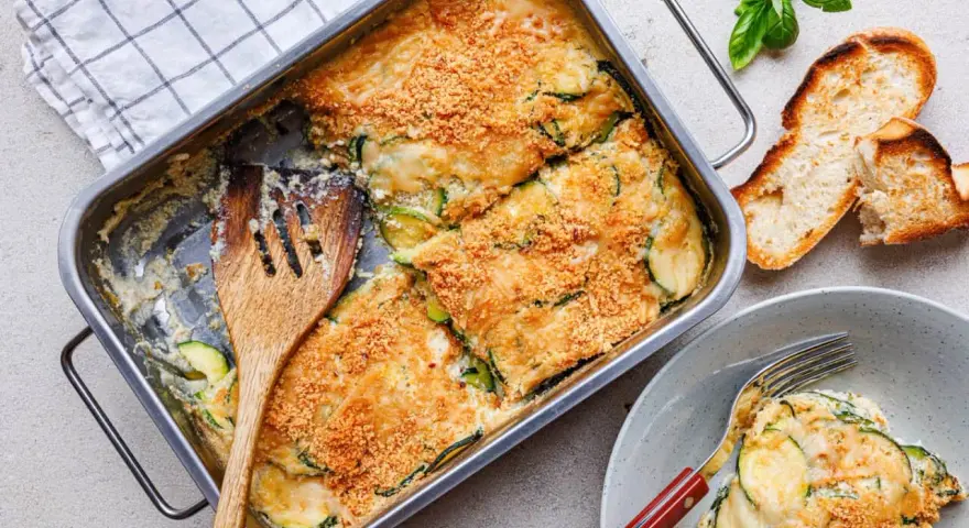 Herzhafte Zucchini-Auflauf-Rezepte schnell aus dem Backofen. Mit knuspriger Kruste und cremigem Käse.
