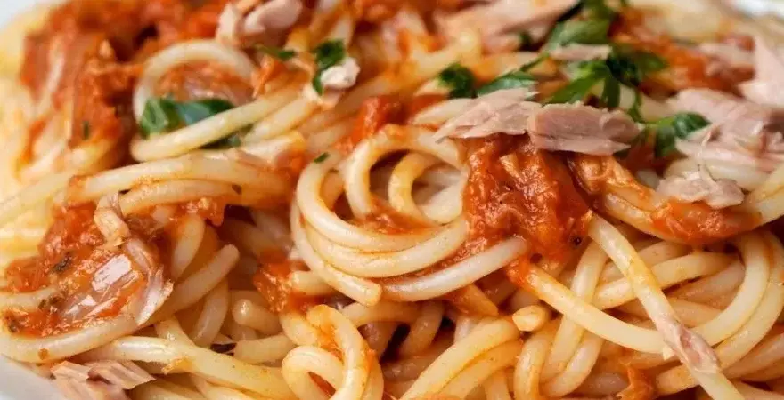 Szybkie i proste spaghetti z tuńczykiem – idealne na obiad