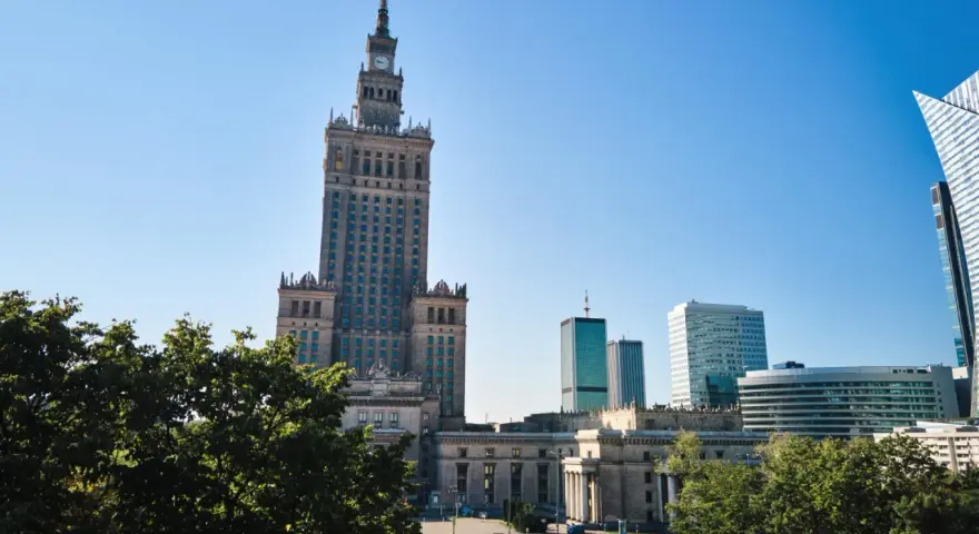 Krótki pobyt w stolicy – jak wybrać miejsce noclegowe dopasowane do celu podróży