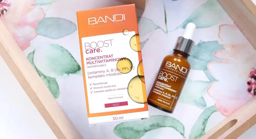 Bandi Boost Care koncentrat multiwitaminowy rewitalizujący z kompleksem młodości. Skóra odzyskuje blask i energię.