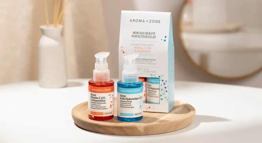 Sérums Aroma-Zone : Vitamine C 10% & Astaxanthine pour l'éclat, et Acide Hyaluronique 3.5% pour hydrater. Un duo pour une peau radieuse.
