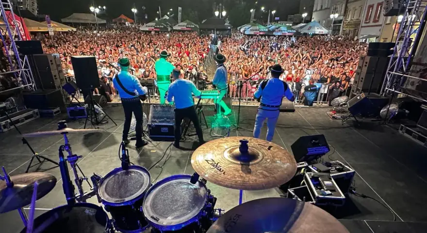 Koncert zespołu Baciary na żywo, tłumy szaleją! Skąd są Baciary? Z Podhala, a ich muzyka porywa wszystkich!
