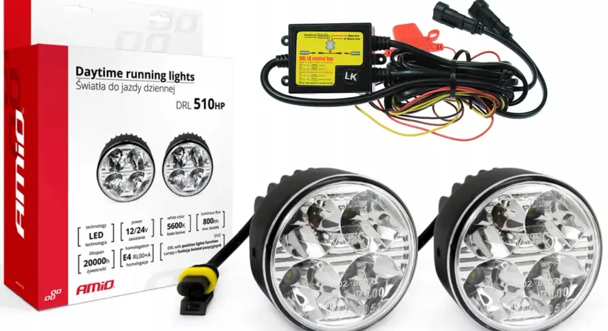 Zestaw świateł do jazdy dziennej AMiO DRL 510HP z modułem sterującym. Jasne światła LED poprawią widoczność i bezpieczeństwo.