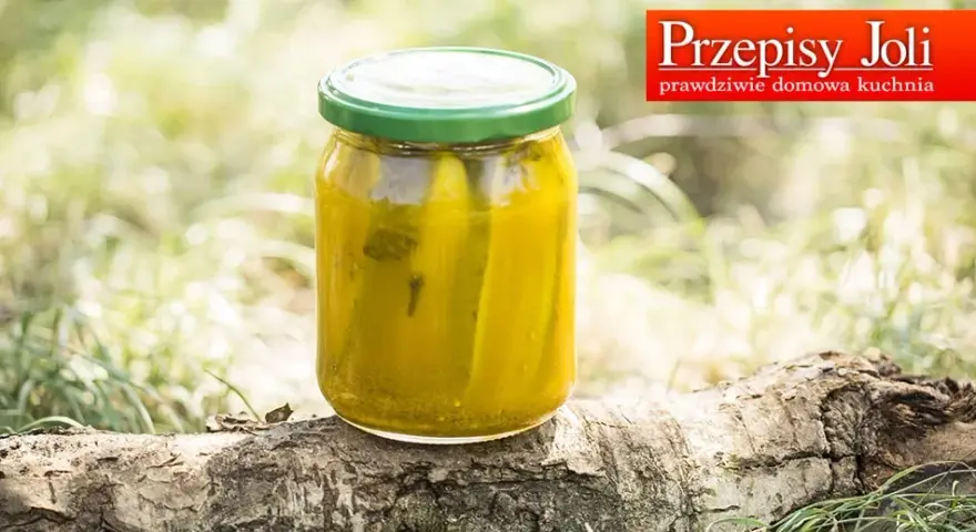 Jak zrobić chrupiące ogórki w curry? Sprawdzony przepis!