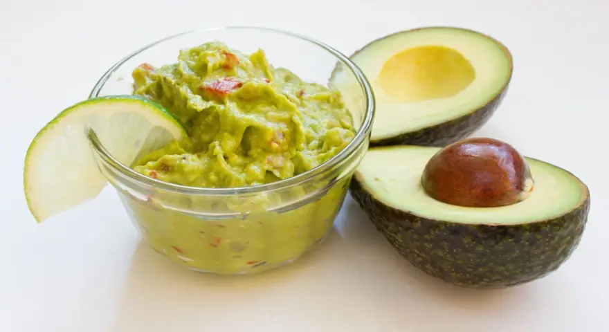 Idealne guacamole: przepis, wybór awokado i jak nie sczernieje!