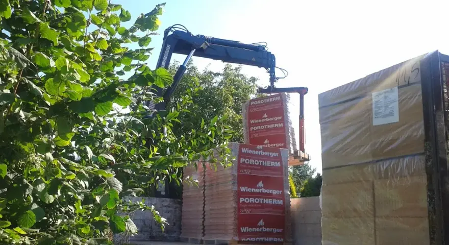 Ile cegły jest na palecie? Zaskakujące różnice w ilości!