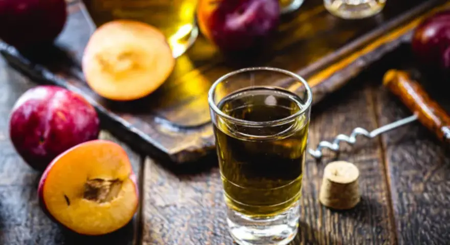 Najlepsze drinki z wódki żurawinowej, które musisz spróbować
