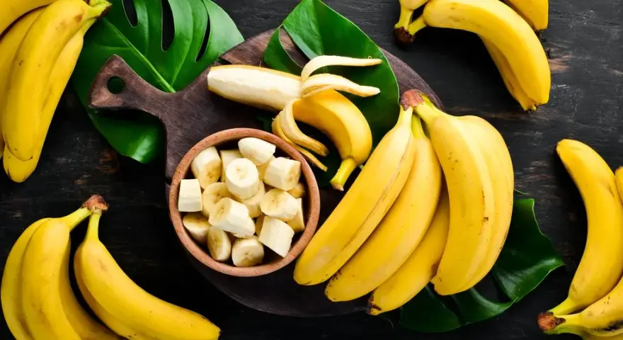 Ile kalorii ma banan? Kaloryczność, IG i wpływ na Twoją dietę