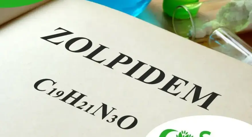 Zolpidem, jego wzór chemiczny C19H21N3O, na tle laboratoryjnym. Logo "Szansa na wolność" sugeruje pomoc w leczeniu uzależnień.