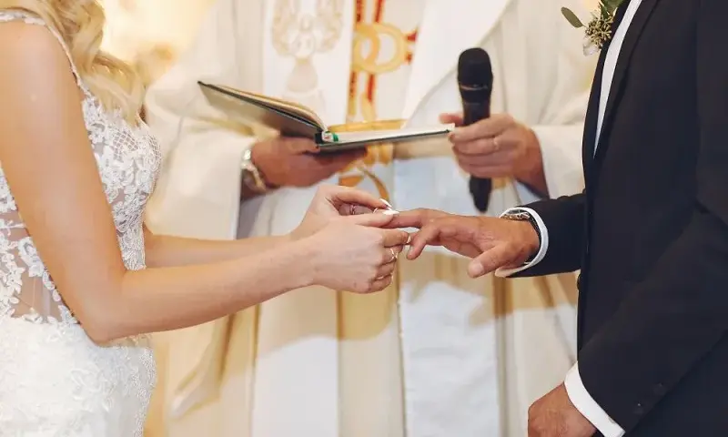 Co łaska za ślub - ile naprawdę warto dać na ceremonię?