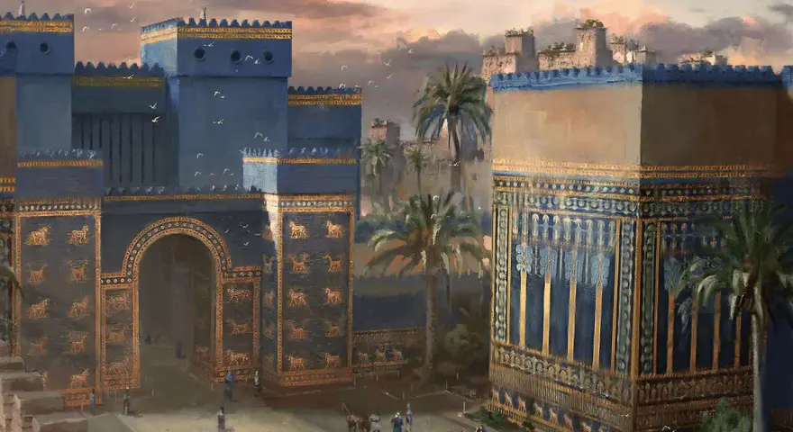 La porte d'Ishtar, monumentale et bleue, ornée de lions dorés, s'élève majestueusement sous un ciel crépusculaire. Des palmiers et des silhouettes humaines animent ce paysage antique.