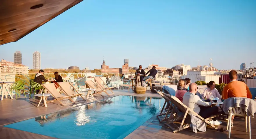 Hotel Rec Barcelona: ¿Tu base ideal en El Born con piscina 360º?