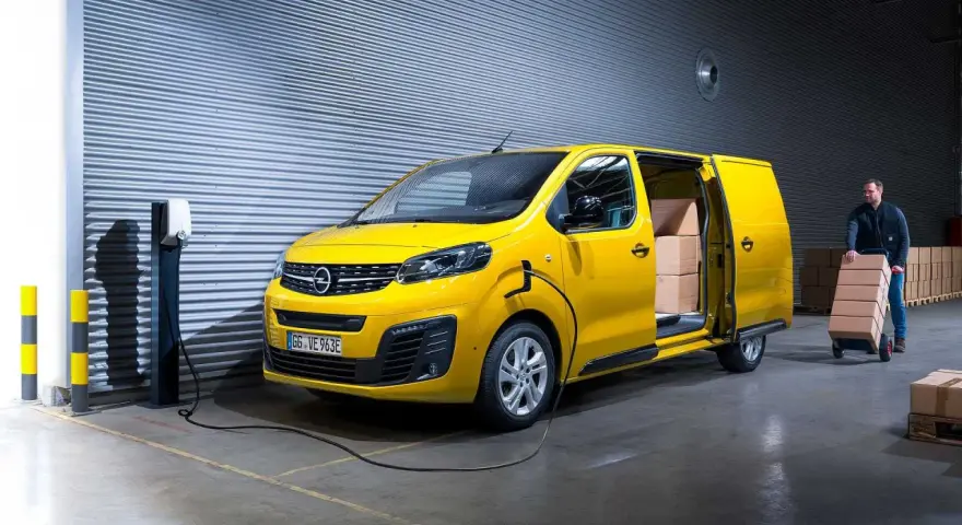 Opel Vivaro: Pojemność baku (70-100L), AdBlue i baterii Vivaro-e