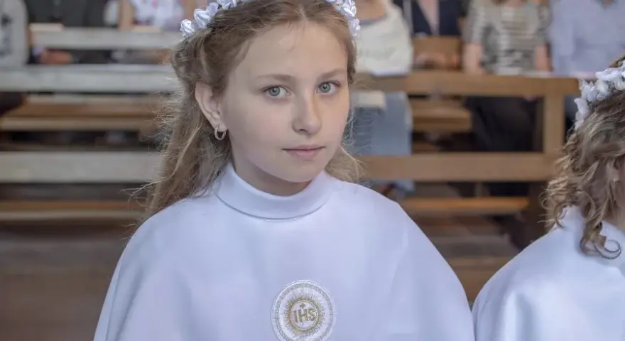 Ile bierze fotograf za komunię? Poznaj ceny i ukryte koszty