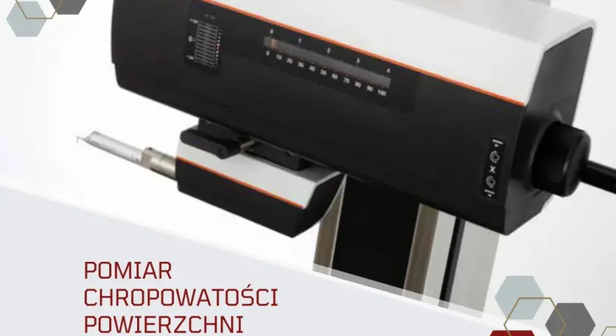 Precyzyjny pomiar chropowatości powierzchni za pomocą nowoczesnego urządzenia. Poznaj metody i przyrządy do oceny klas chropowatości.