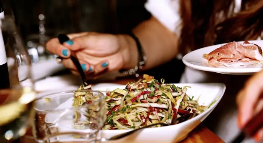 Gdzie zjeść w Zielonej Górze? Odkryj najlepsze lokale gastronomiczne