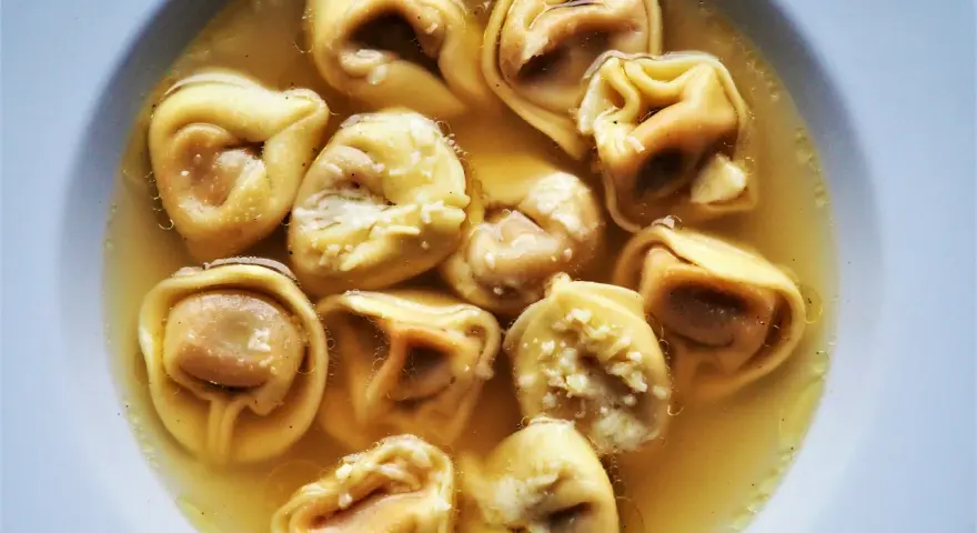 Jak zrobić tortellini? Odkryj smak Włoch w domowej kuchni!