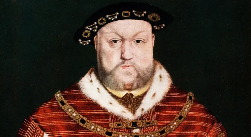 Porträt von Heinrich VIII. in prächtiger Kleidung. Seine vielen Ehepartnerinnen kannten seine Macht.