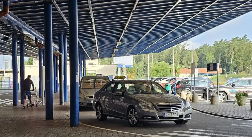 Dojazd do Szczecina: Samochód, pociąg, autobus, samolot co wybrać?