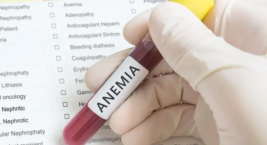 Badanie krwi potwierdza niskie erytrocyty w ciąży. Wynik wskazuje na anemię, która wymaga dalszej diagnostyki.