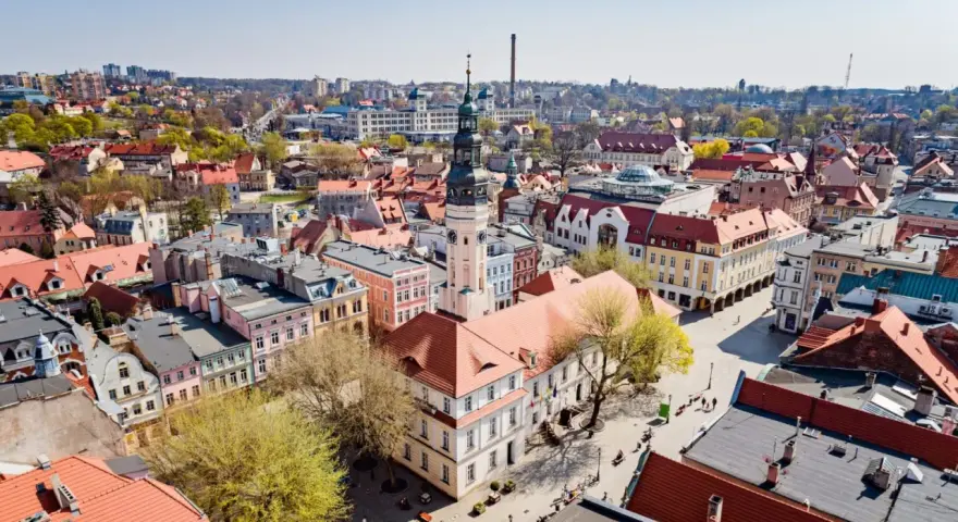 Zielona Góra kulinarnie: Gdzie zjeść smacznie i na każdą kieszeń?