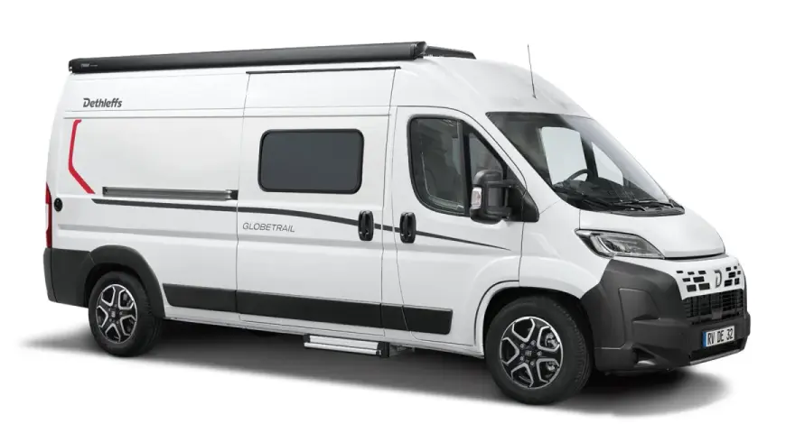Vit husbil, Dethleffs Globetrotter, baserad på Fiat Ducato modeller. Perfekt för äventyr!