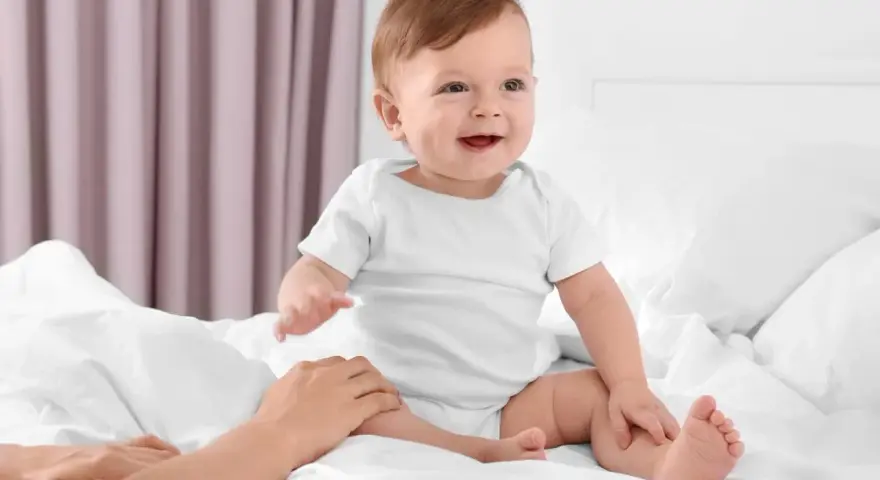 Kiedy dziecko siada? Mądre wsparcie i normy rozwoju od eksperta.