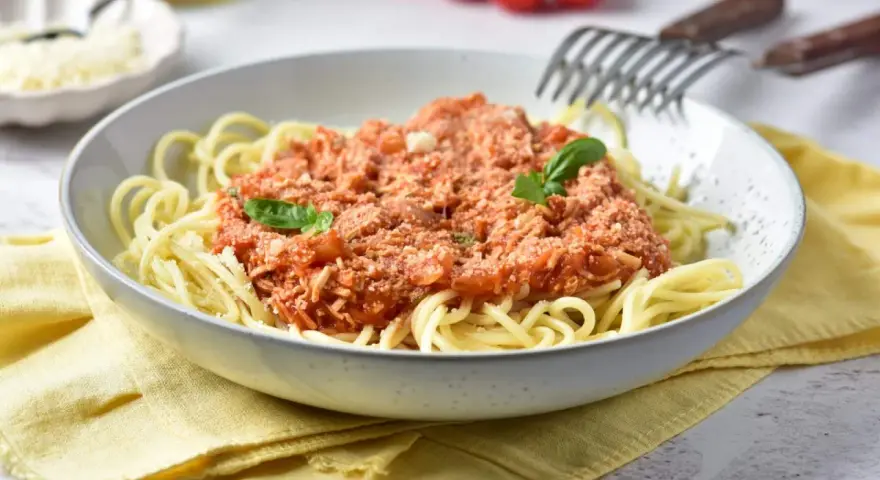 Spaghetti z Tofu: Przepis na Pyszne i Zdrowe Wegańskie Bolognese
