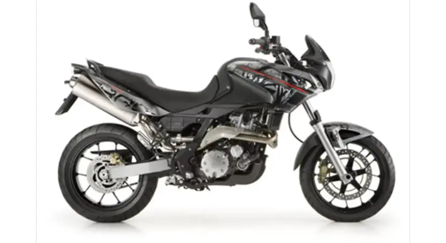 Czarny motocykl Aprilia Pegaso 650. Szczegółowe aprilia pegaso 650 dane techniczne.