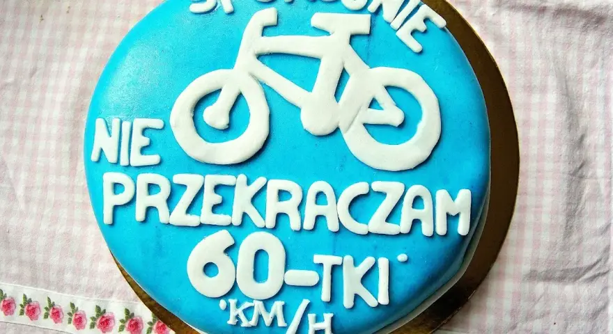 Napis na tort na 60. urodziny: 100+ pomysłów. Wybierz idealny!
