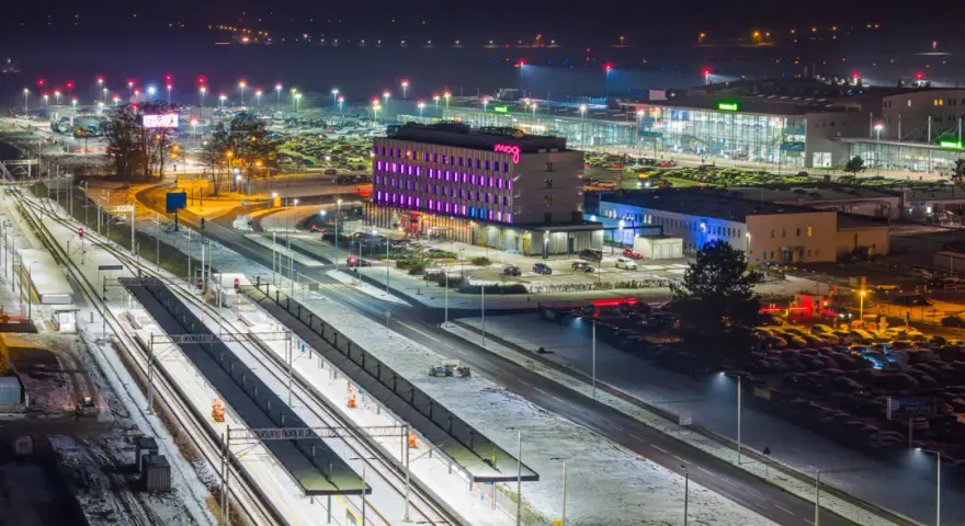 Dojazd na lotnisko Pyrzowice z Katowic: Gdzie odjeżdża Twój transport?